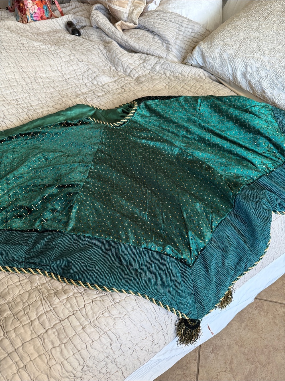 Christmas tree skirt Emerald Green and gold six huge tassels all triangular